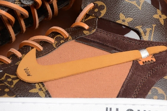 1 O-W AQ0818-158 CASE) AQ0818-158 -LouiV AIR (WITH JORDAN 0228